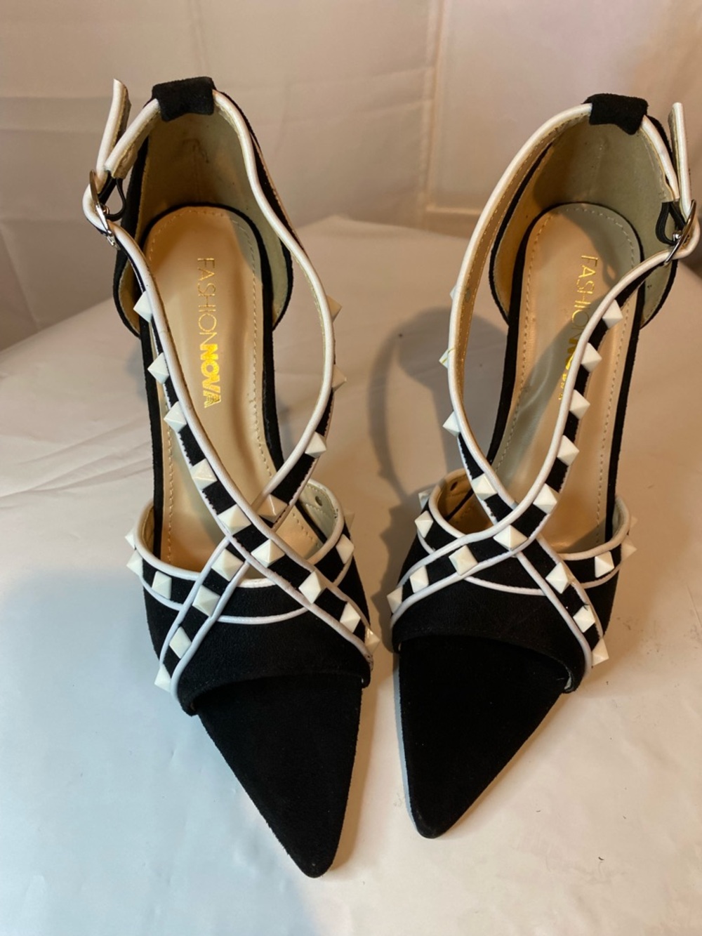 Women’s Fashion Nova Black and White Stud-Trim Strappy Pointed Heels Size 6.5